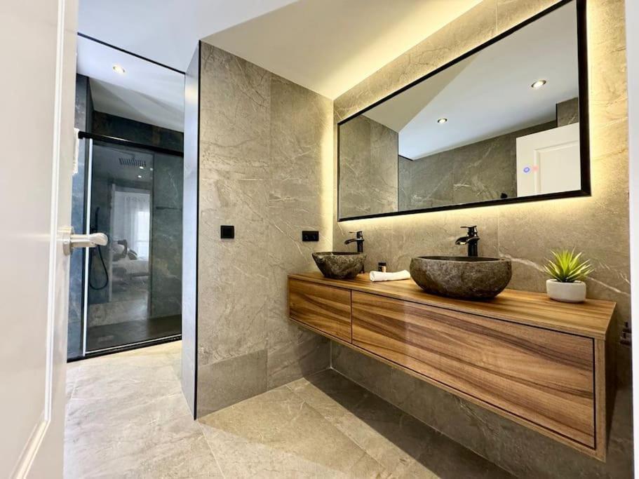 4bd Soho Luxe Retreat Terrace 2bh & Ac Lejlighed Málaga