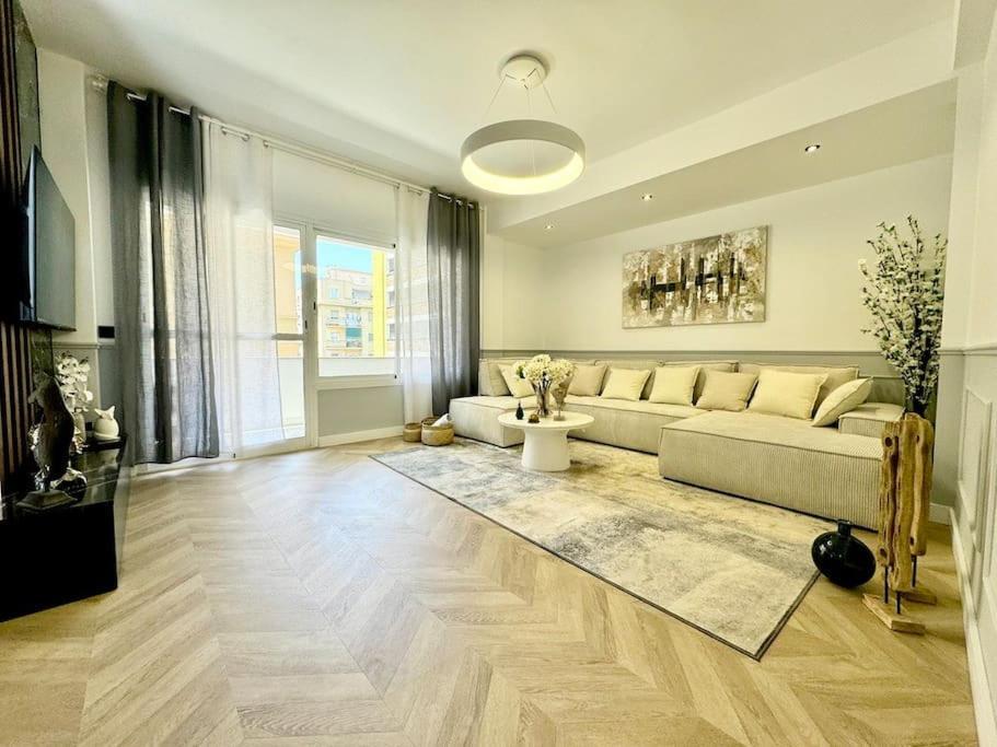 4bd Soho Luxe Retreat Terrace 2bh & Ac Apartment Málaga