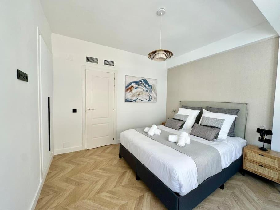 4bd Soho Luxe Retreat Terrace 2bh & Ac Apartment Malaga